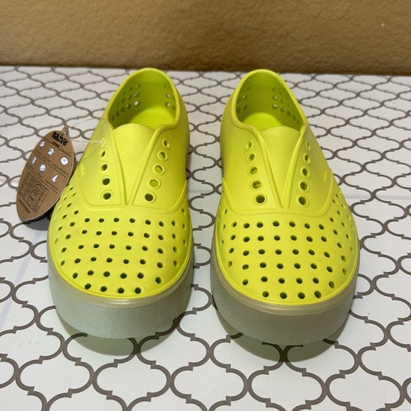 NATIVE Unisex Women and Men Beach Shoes Bioschuhe Slippers Lime green.  W6/ M4 - Picture 3 of 7